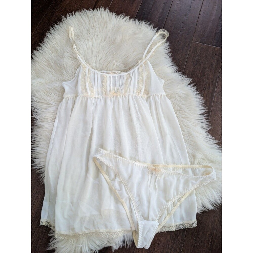 NWOT NEW Vintage Y2K Victoria's Secret Babydoll White Sheer Lace Top Panties Set